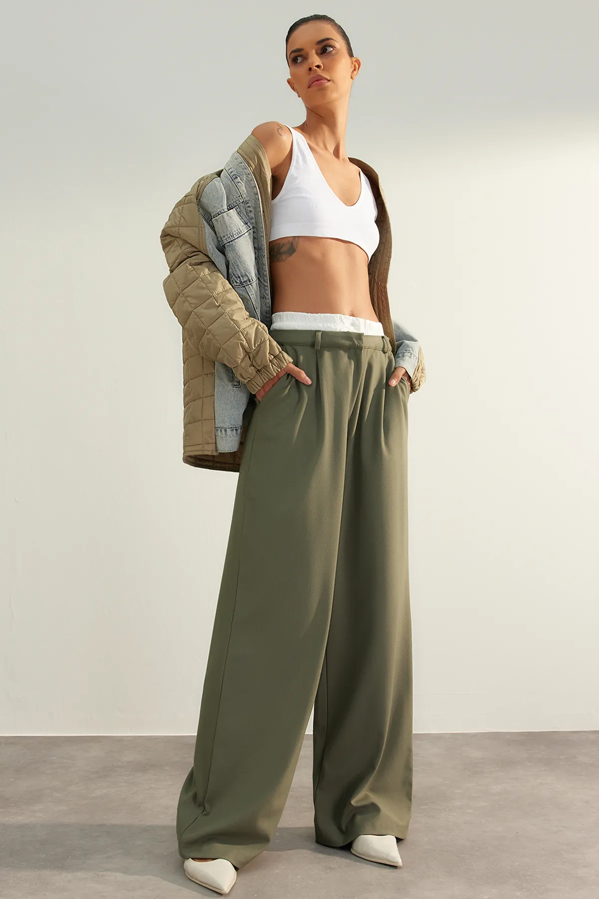 Trendyol Collection  Mintfarbene Limited Edition-Boxershorts mit weitem Beinbund, detaillierte Webhose TWOAW24PL00273