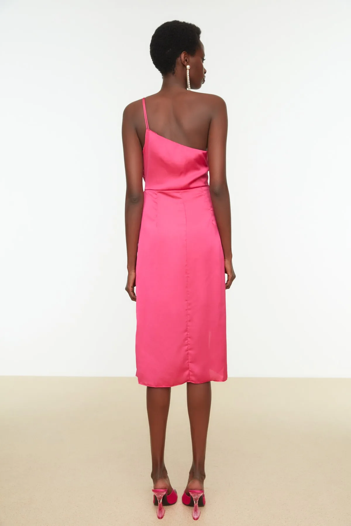 Trendyol Collection  Rosa detailliertes elegantes Abendkleid TPRSS22EL0967