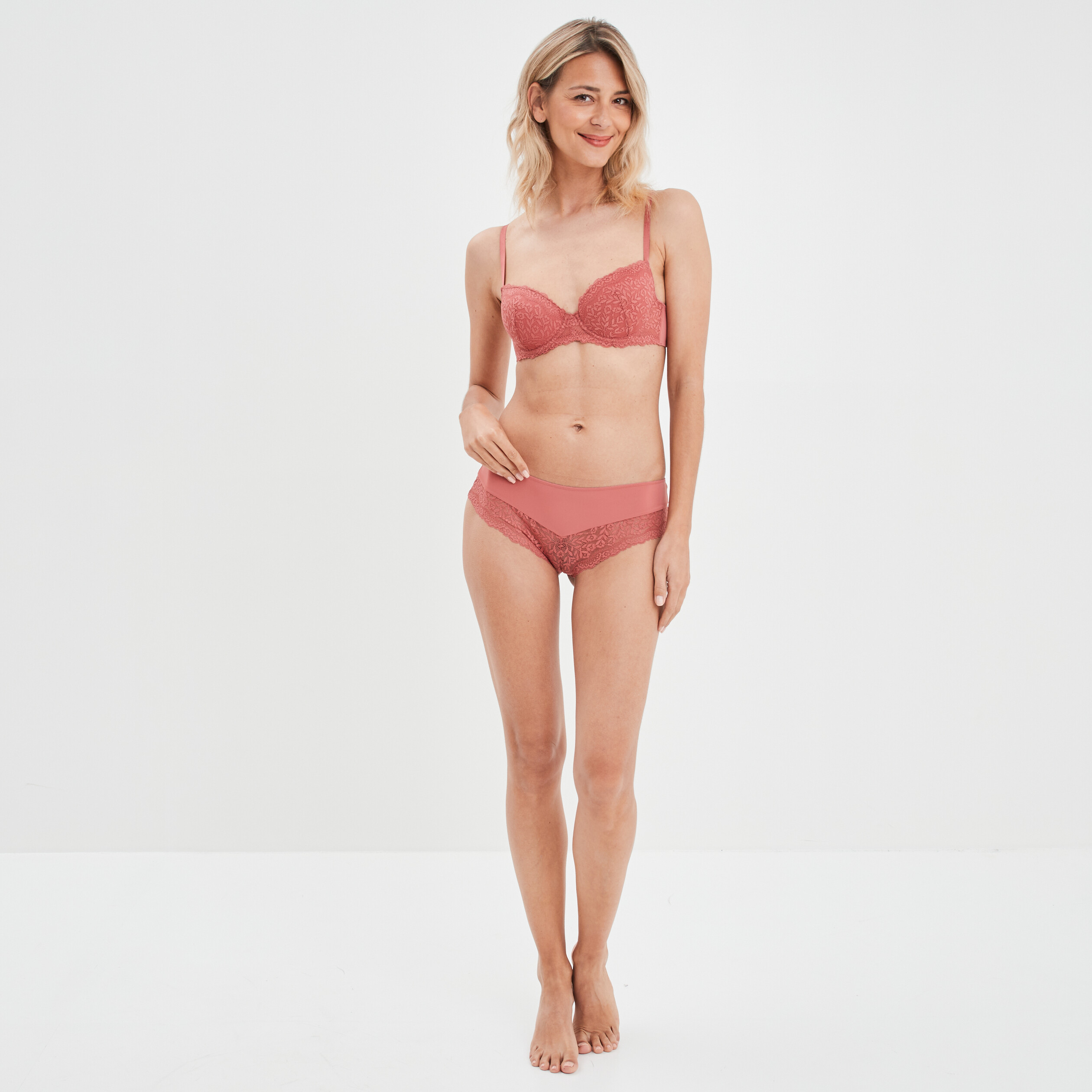 Soutien-gorge corbeille micro dentelle rose poudrée femme | La Halle
