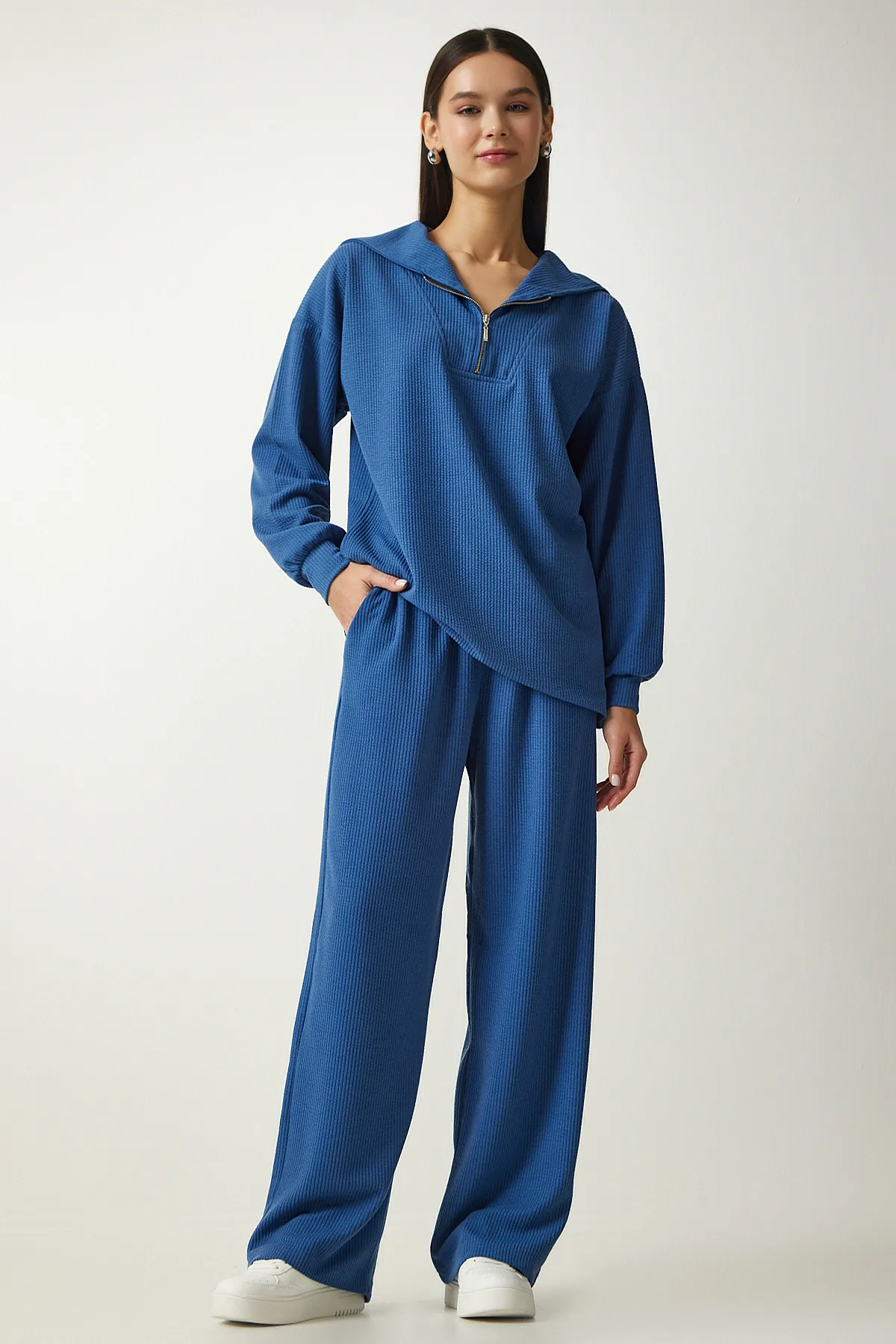Happiness İstanbul  Damen-Set aus schnurgebundener Strickbluse und Hose in Indigoblau EW00004
