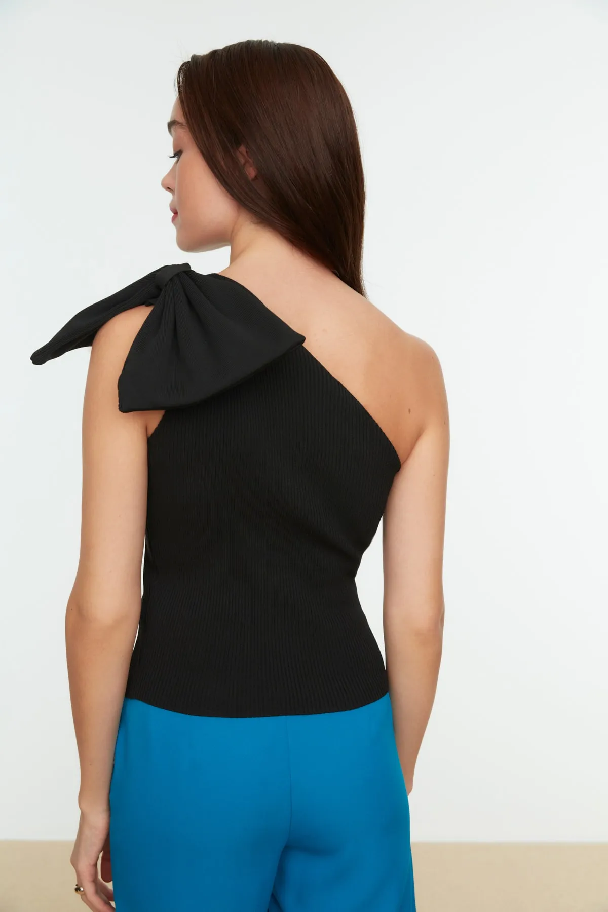Trendyol Collection  Schwarze Strickbluse TPRSS22BZ0166
