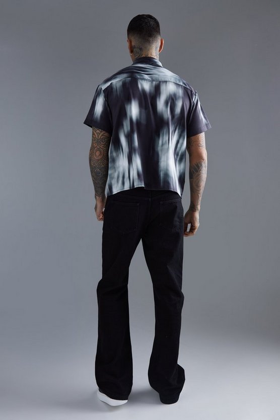 Kurzärmliges kastiges Batik Satin-Hemd