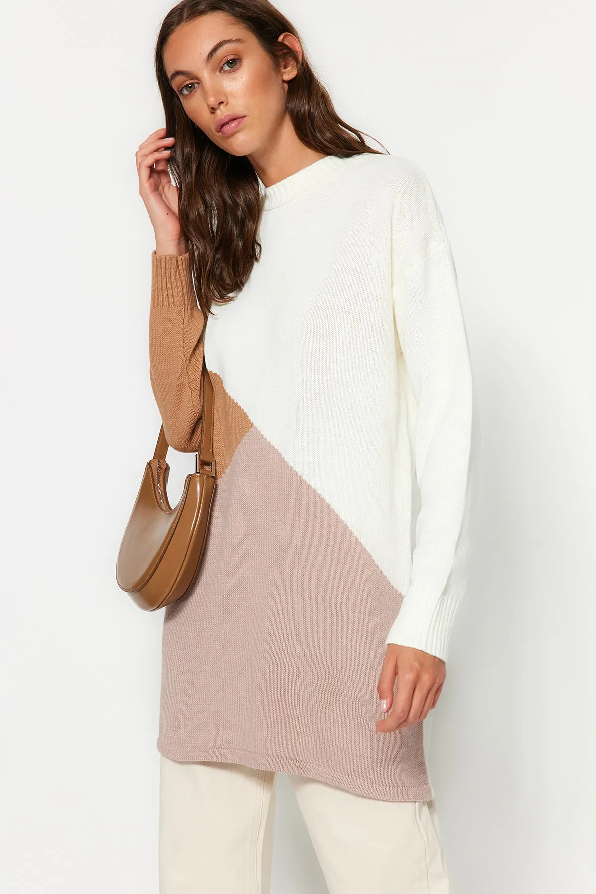 Trendyol Modest  Beigefarbener Farbblock-Strickpullover TCTAW24AK00008