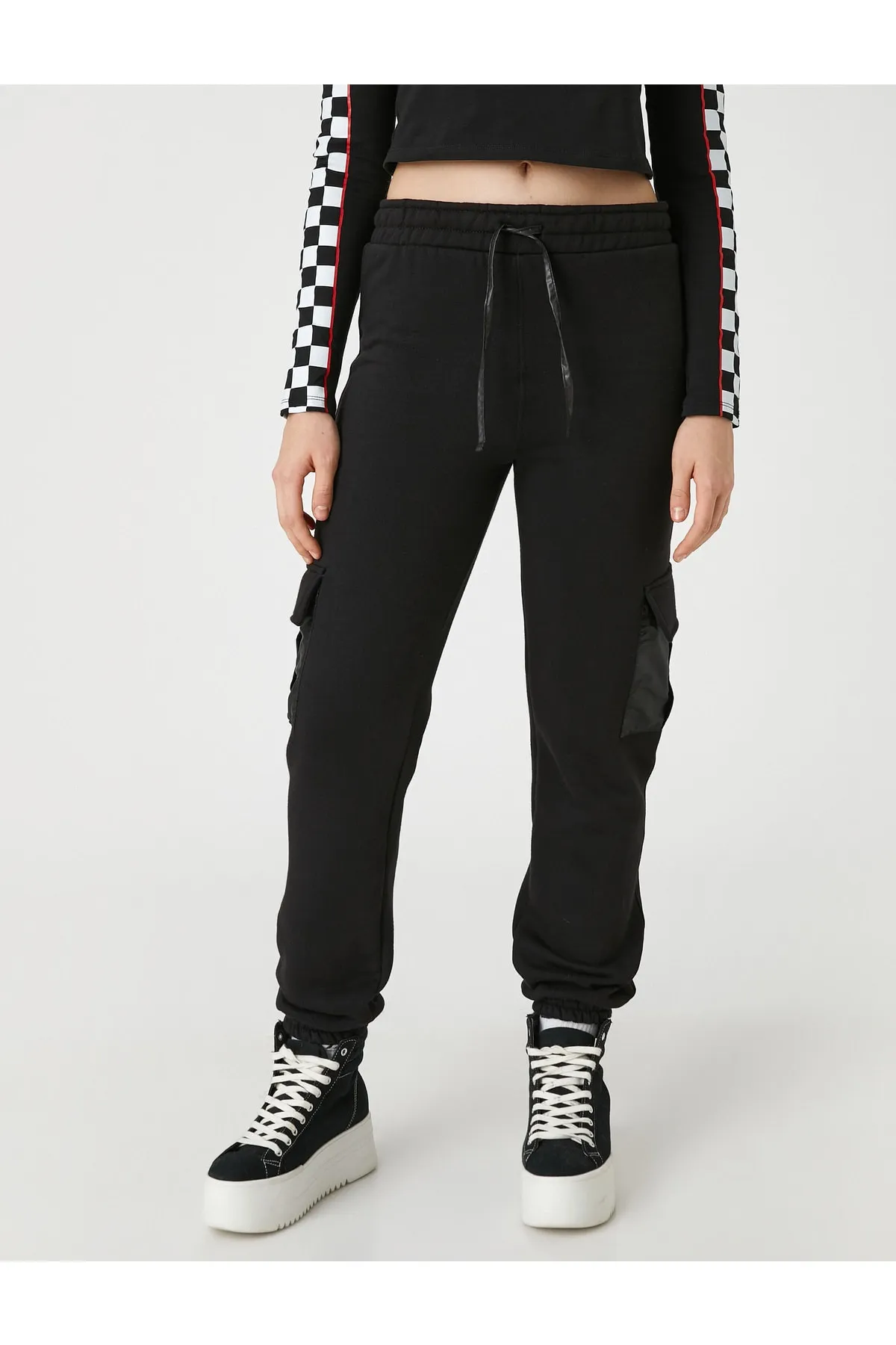 Koton  Jogger-Jogginghose mit Taschendetail, geschnürter Taille und Fleece-Innenseite