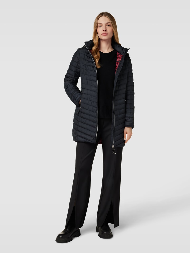 Steppjacke mit Kapuze in schwarz