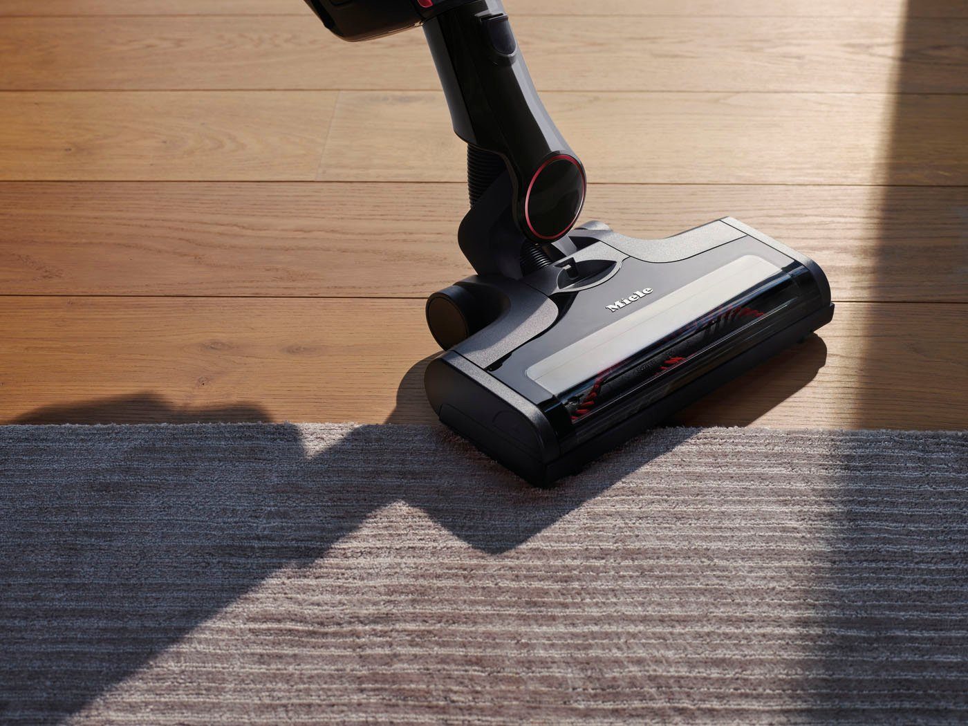 Miele Akku-Handstaubsauger Triflex HX1 FL, Obsiadianschwarz Rot, beutellos