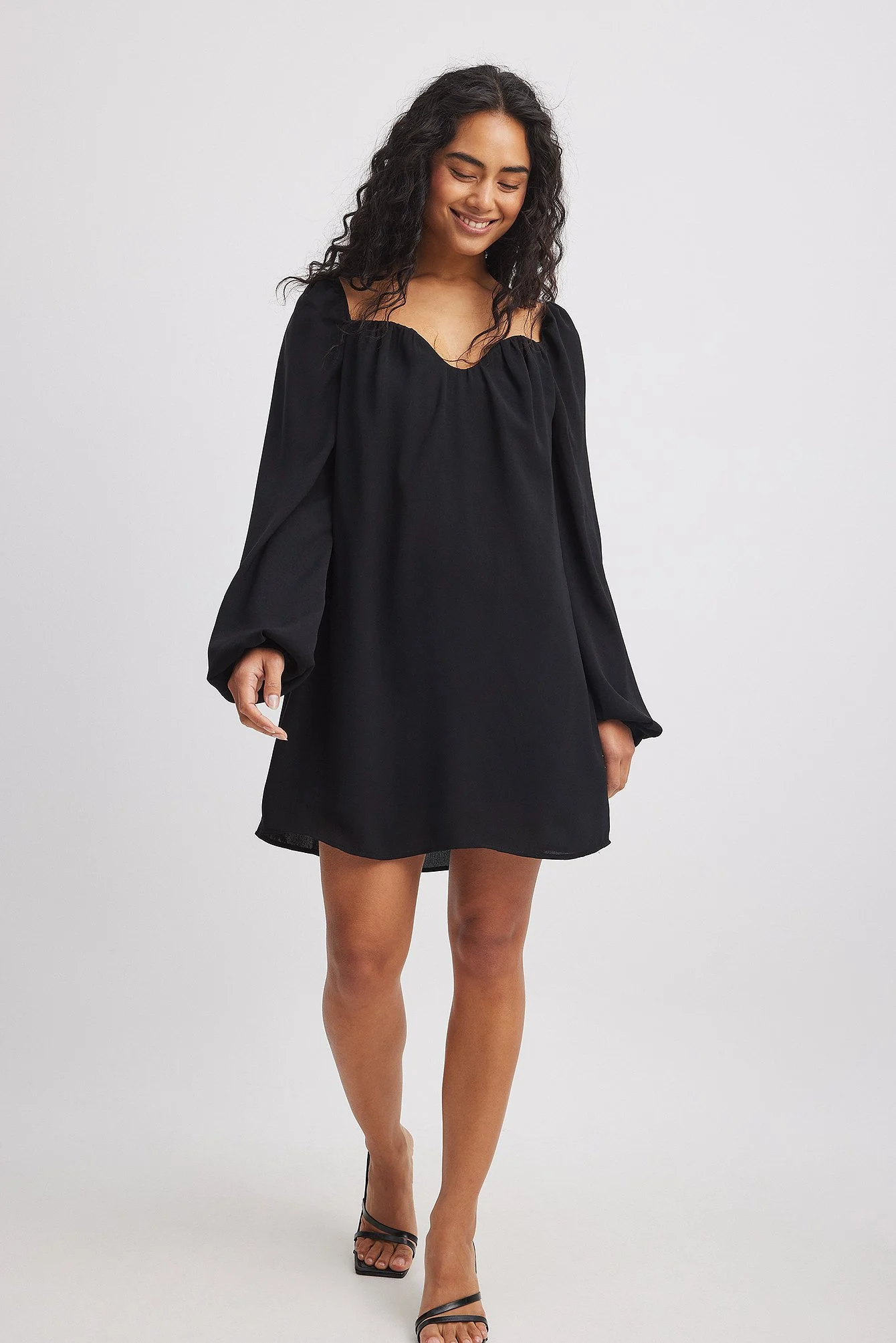 Minikleid mit Sweetheart-Ausschnitt