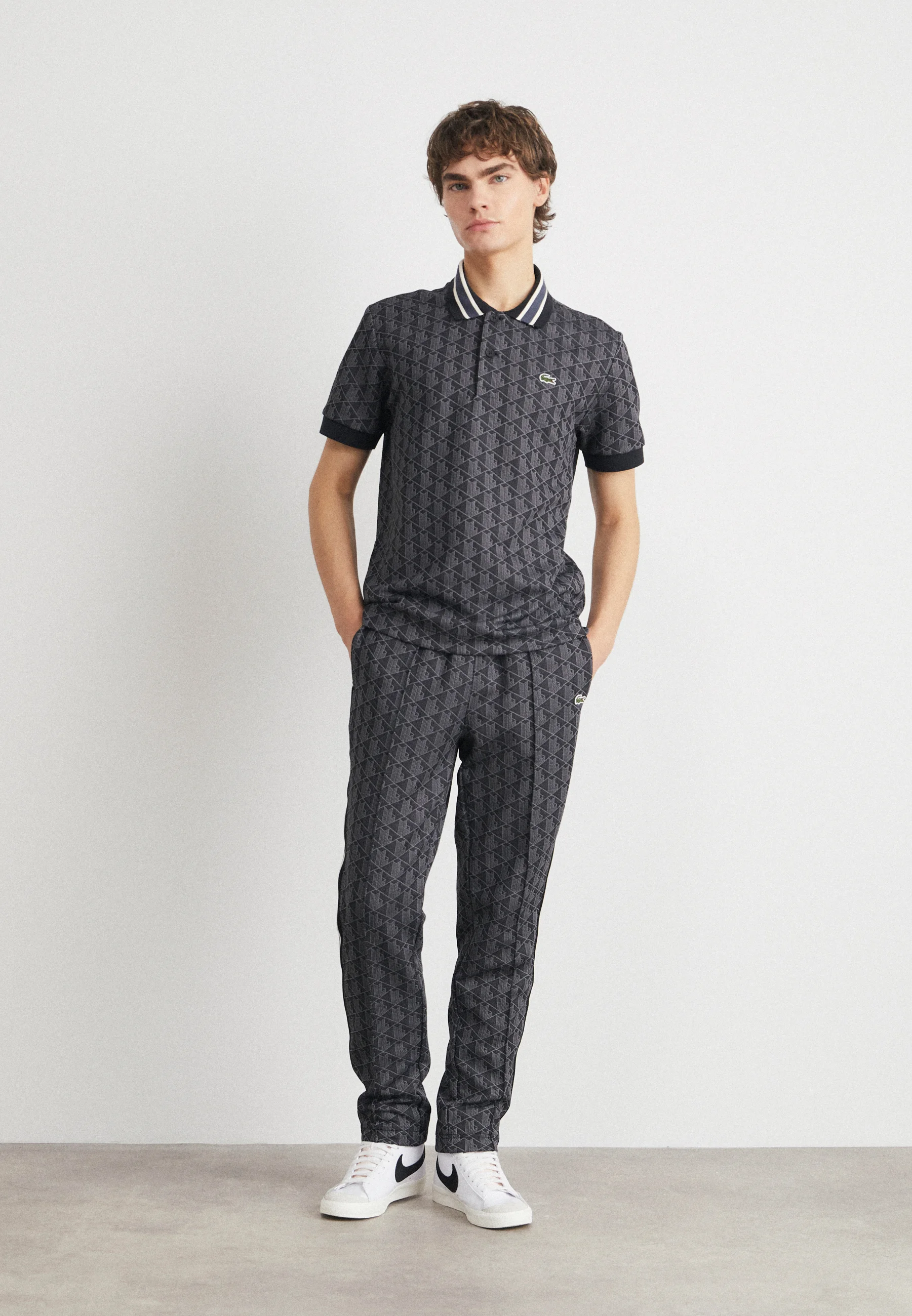 Pantalones deportivos Lacoste