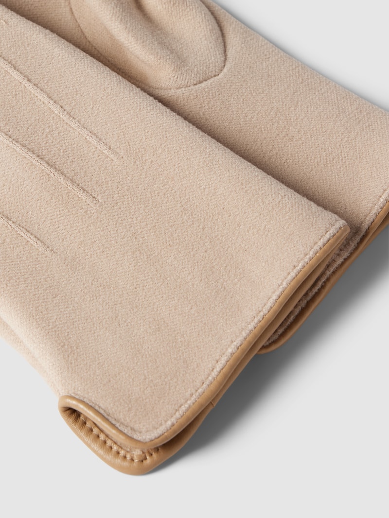 Handschuhe mit Strukturmuster in beige