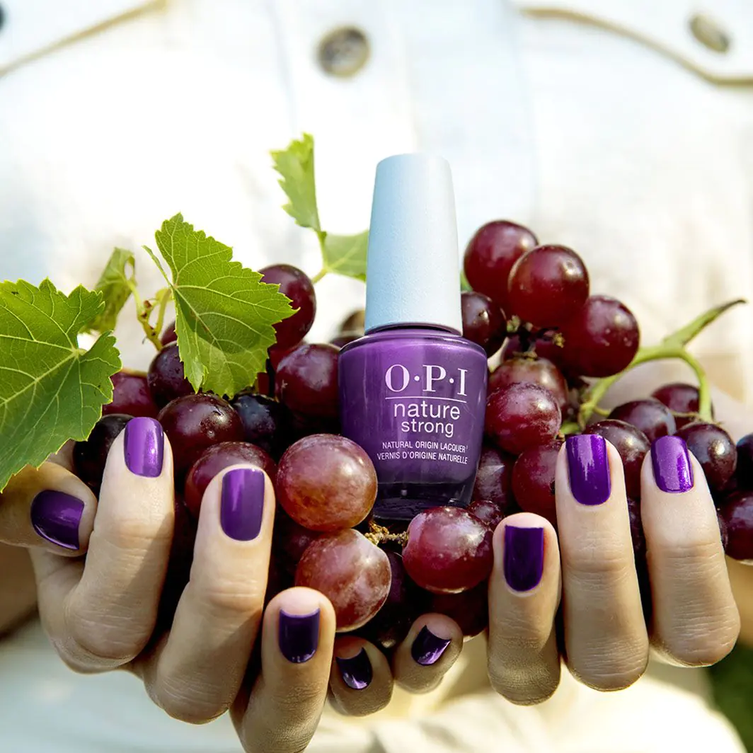 Opi Natre Strong lak za nokte Achieve Grapeness 15ml