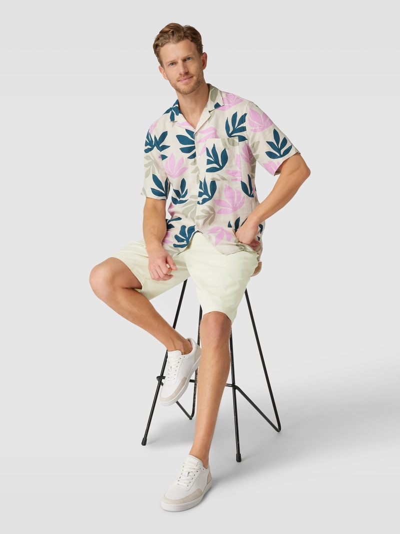 Bermudas mit französischen Eingrifftaschen Modell 'Selian' in sand