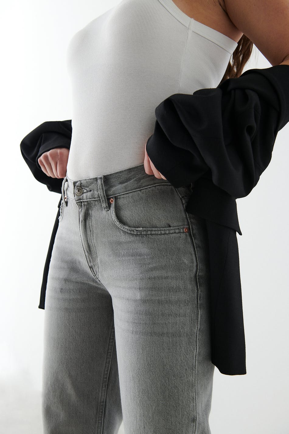 Low straight petite jeans