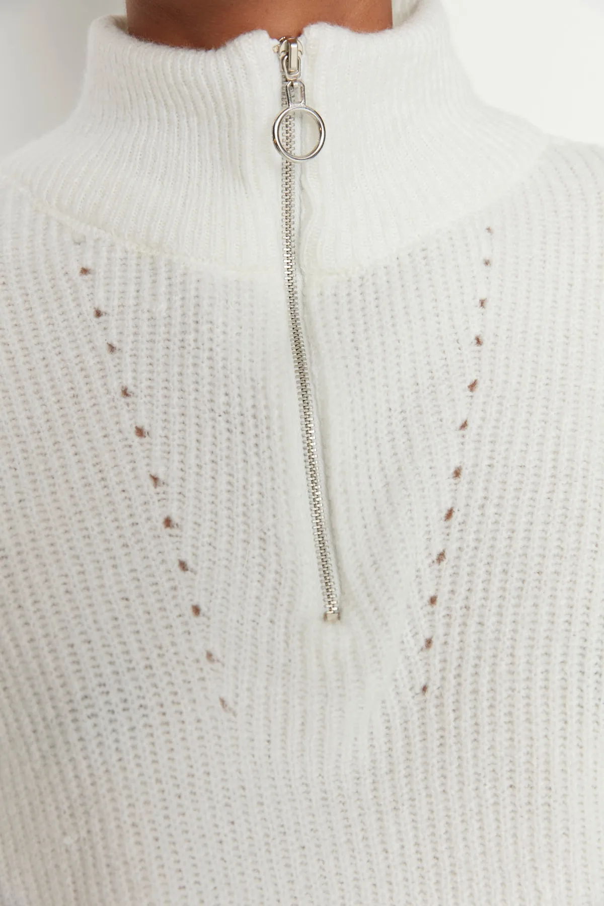 Trendyol Collection  Ecrufarbener, weich strukturierter Strickpullover mit Reißverschluss TWOAW20XS0009