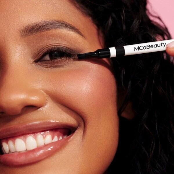 MCoBeauty Black Dual-Ended Pro Eyeliner 0.6g