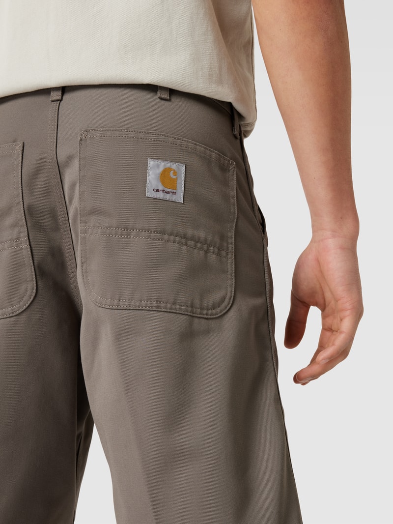 Bermudas mit französischen Eingrifftaschen in hellbraun