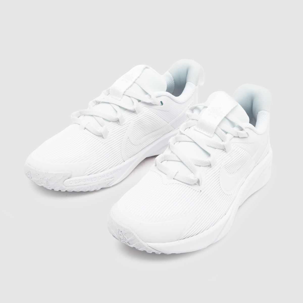 Otroški športni copati Nike Star Runner 4 v beli barvi
