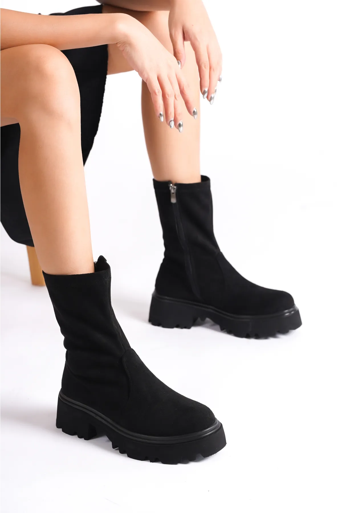 Capone Outfitters  Damenstiefel mit runder Zehenpartie, Stretch und seitlichem Reißverschluss