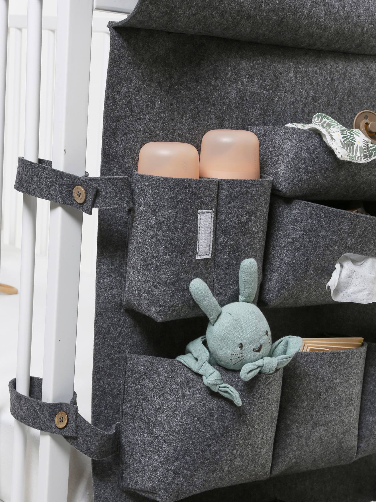 Organisateur à suspendre vertbaudet pour lit de bébé gris chiné