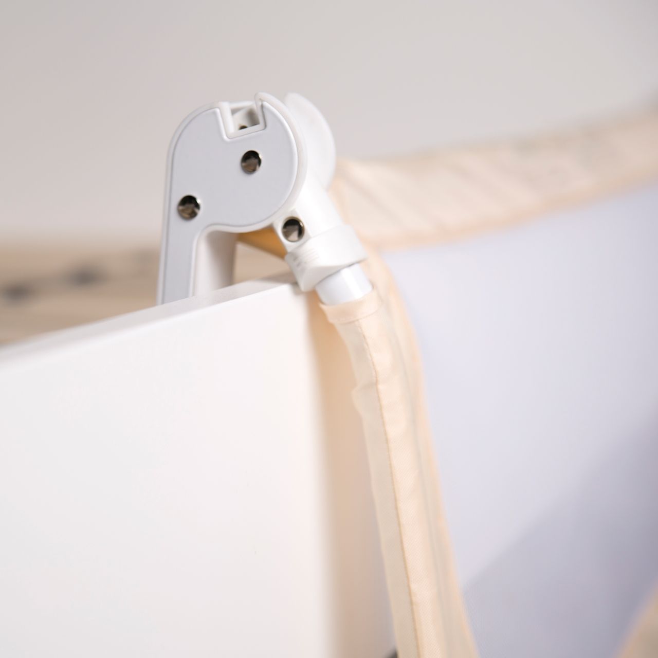 Roba Bettschutzgitter 'Klipp-Klapp', klappbar, für Babys & Kinder, Rausfallschutz 150cm, beige