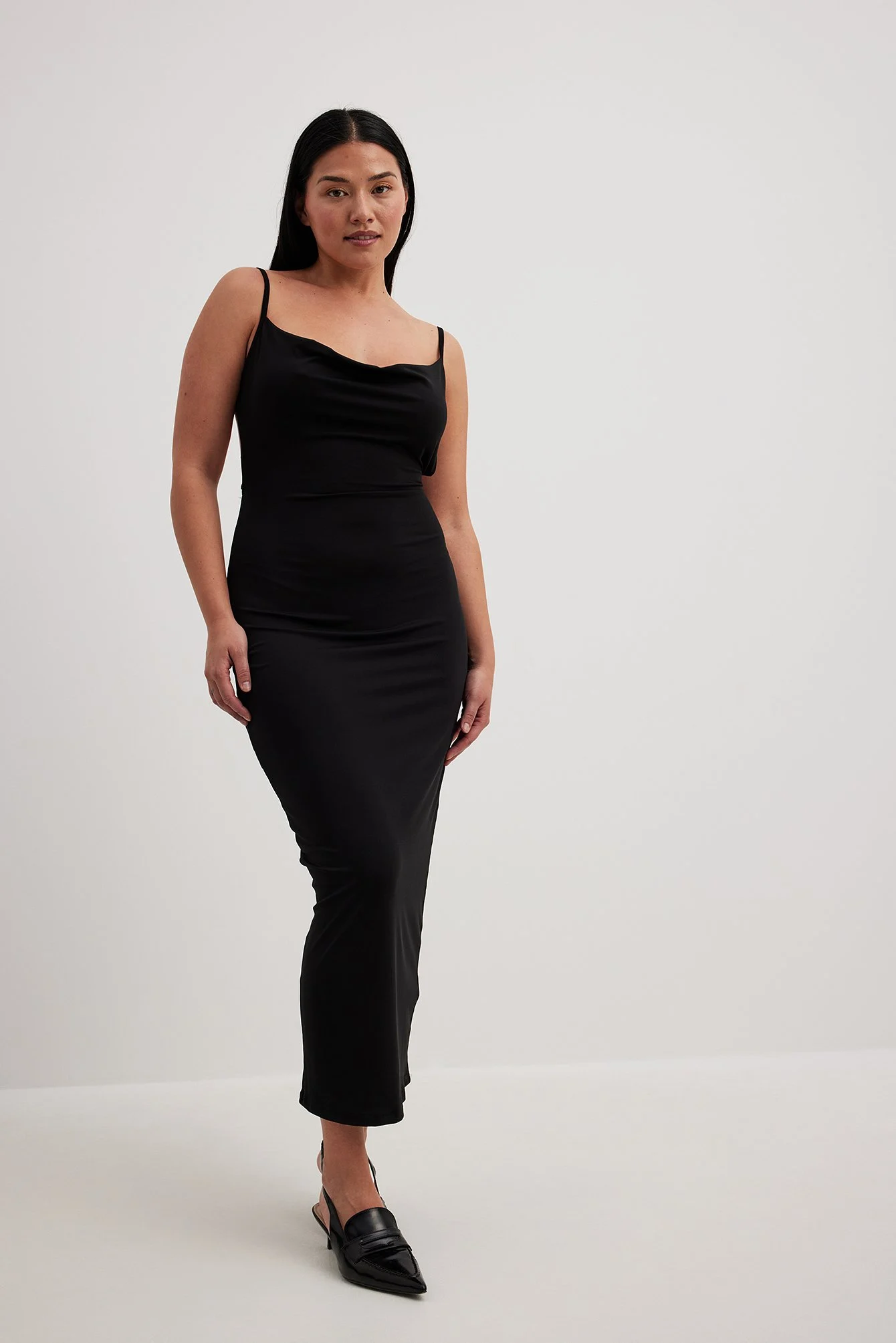 Maxikleid mit Wasserfallausschnitt