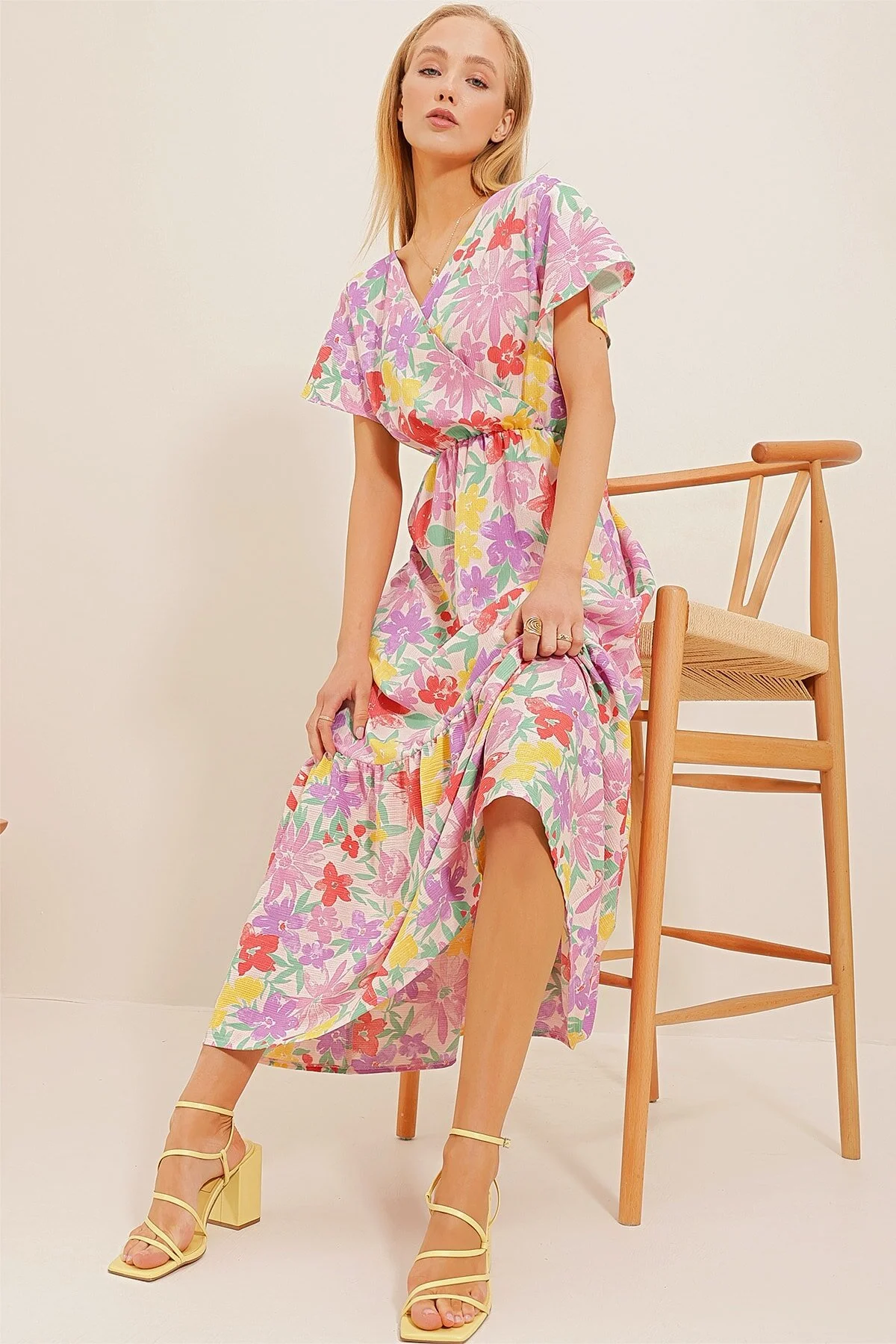 Trend Alaçatı Stili  Zweireihiges Maxikleid mit Blumenmuster für Damen in Flieder ALC-X4373