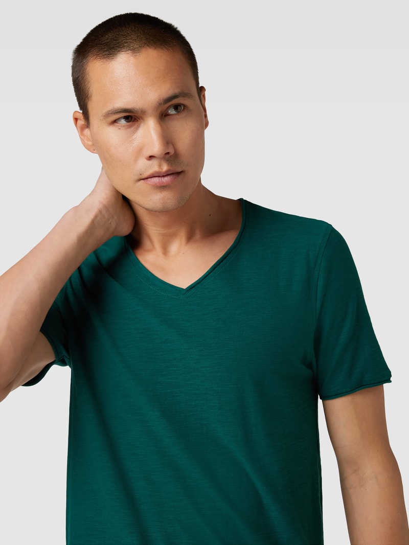 Regular Fit T-Shirt aus Baumwolle mit V-Ausschnitt in dunkelgrün