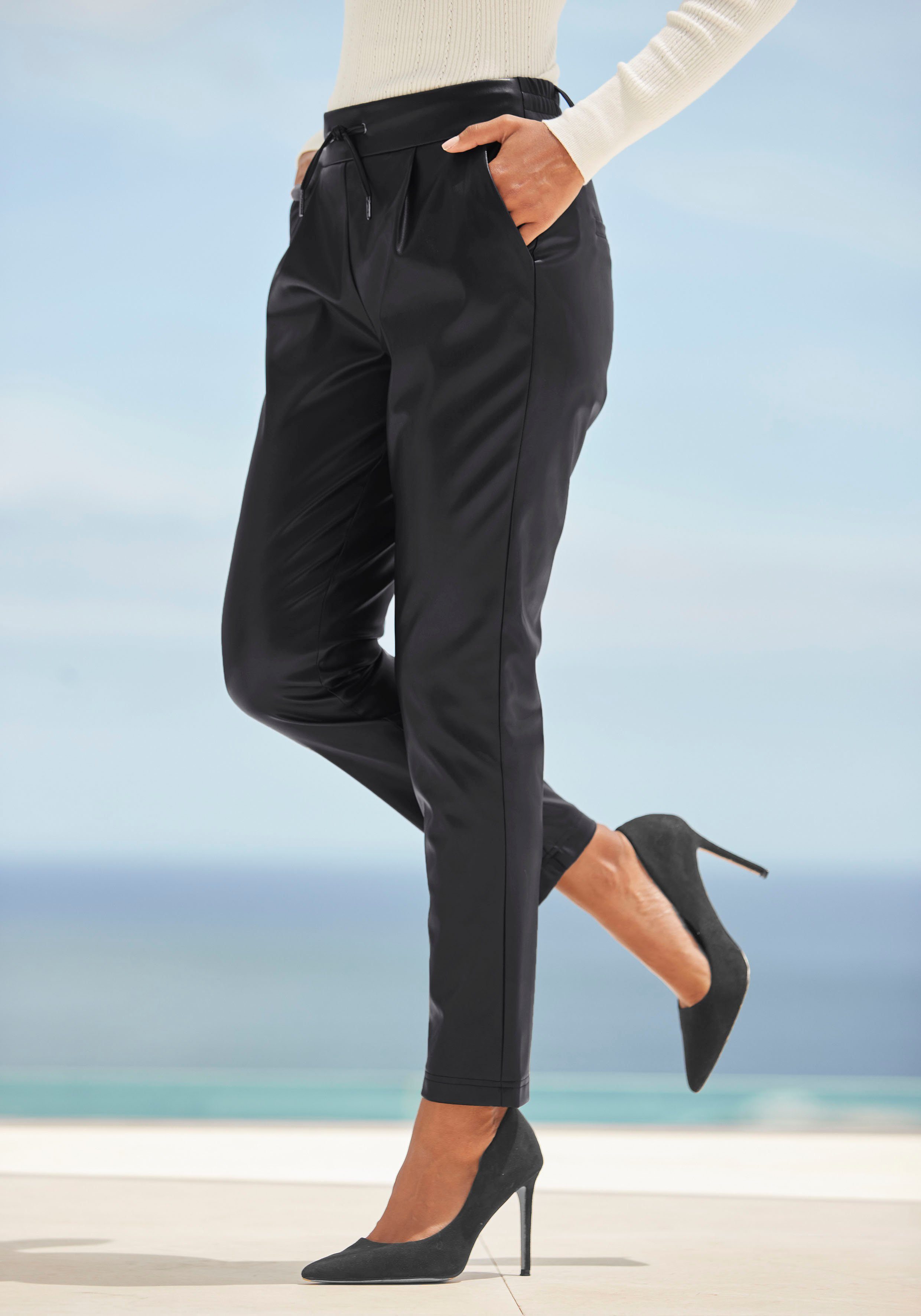 LASCANA Schlupfhose aus Lederimitat