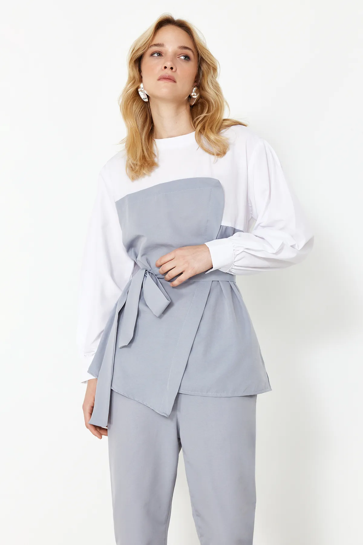 Trendyol Modest  Baumwollgewebtes graues Blockset - Unteres und oberes Set TCTSS24US00066