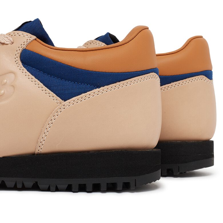 New Balance Rainier Low beige