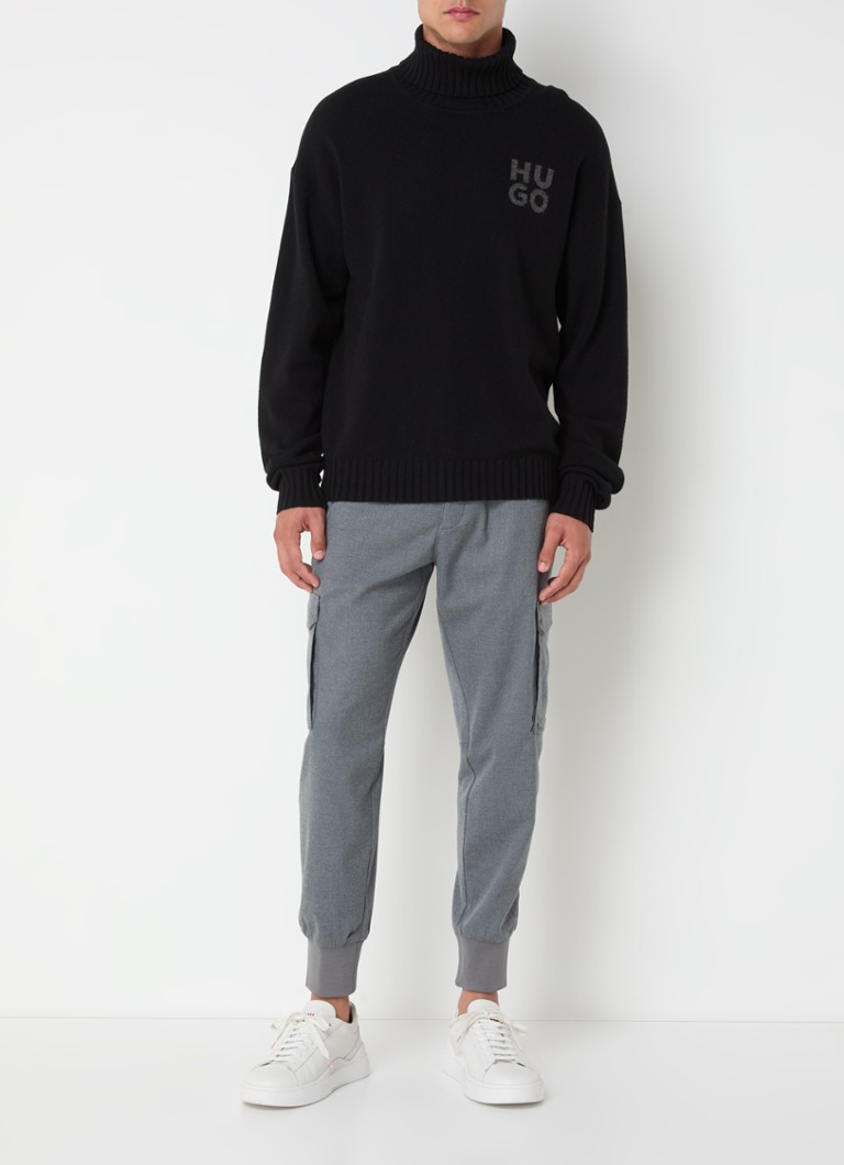 Pantaloni cargo Hugo Boss Glavin cu croială slim și buzunare laterale.