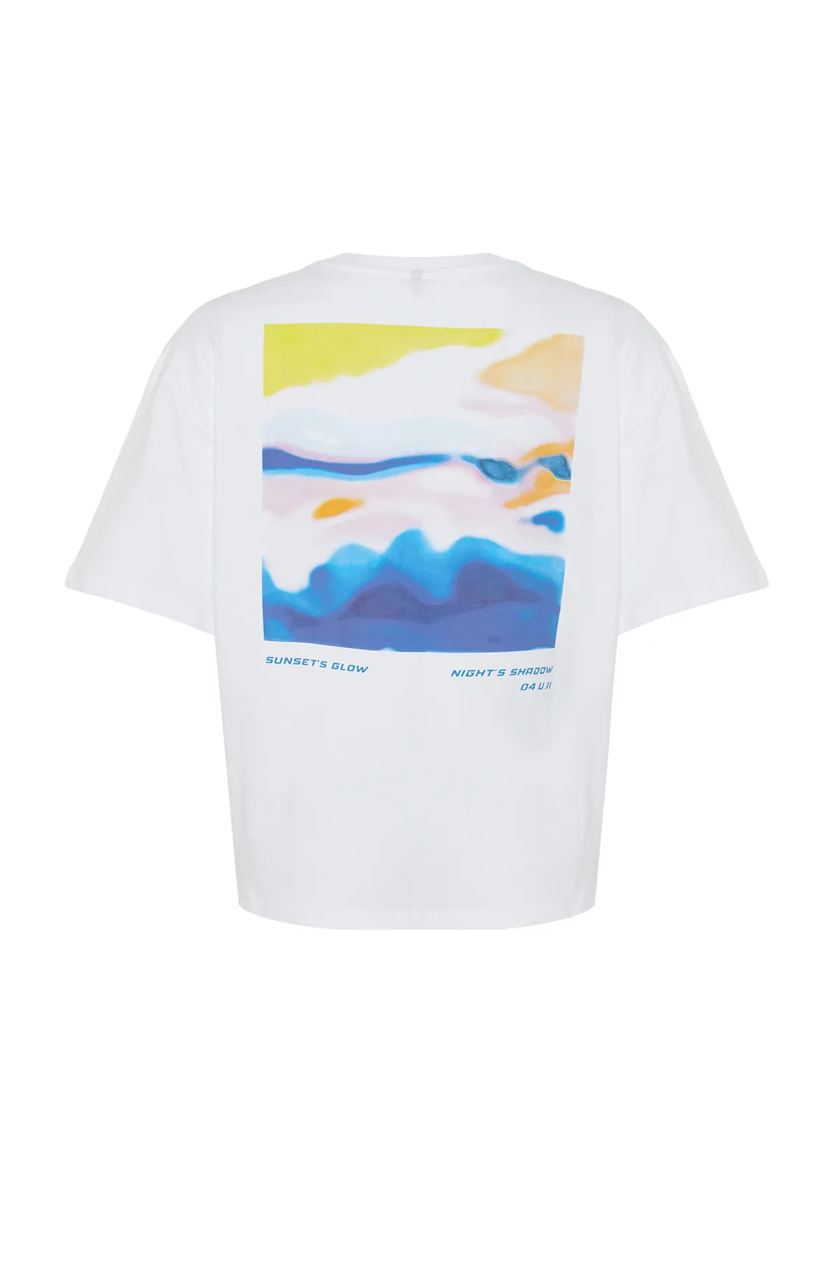 Trendyol Collection  Weißes, bedrucktes Premium-Strick-T-Shirt aus 100 % Baumwolle mit entspannter/bequemer Passform TWOSS24TS00172