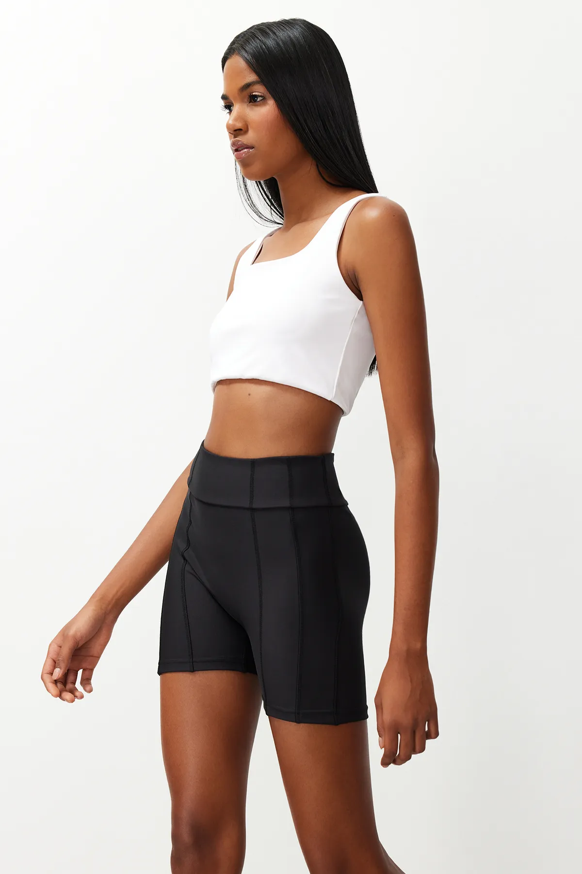 Trendyol Collection  Schwarze gestrickte Sportshorts/kurze Leggings mit Restorer-Nähten THMSS24TY00016