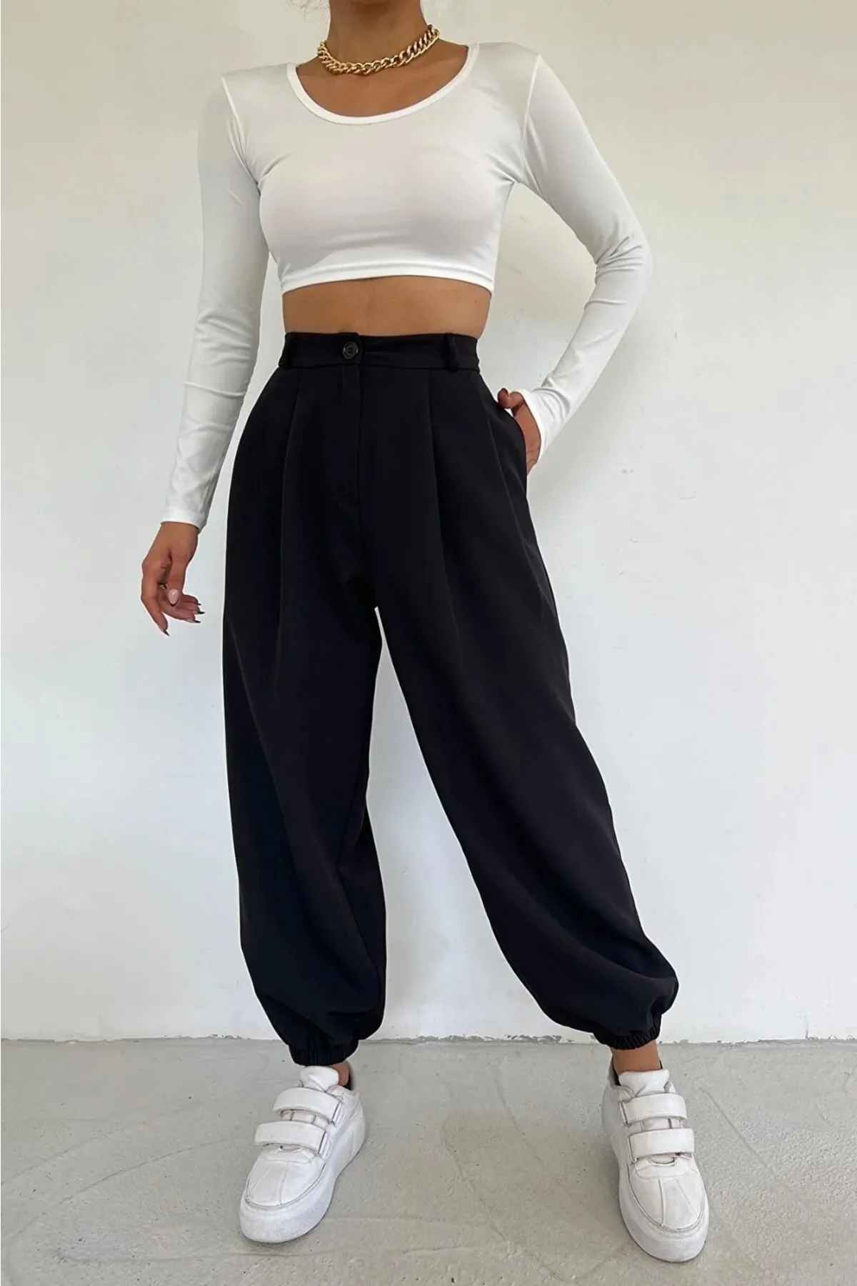 modazoom  Schwarze, maskuline, elastische Jogginghose mit lockerem Bein von Excellence
