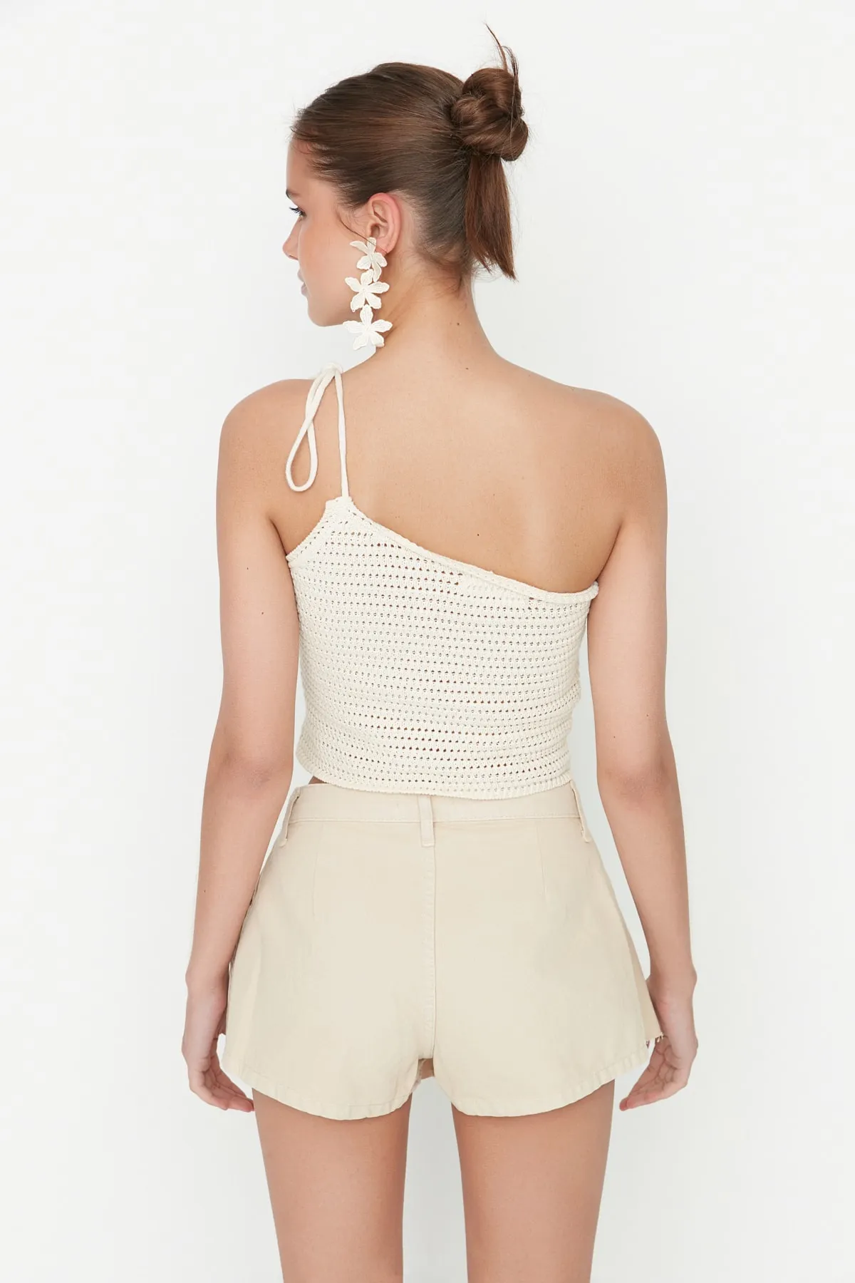Trendyol Collection  Ecrufarbener, plissierter Denim-Shorts-Rock TWOSS22SR00164