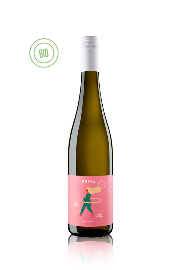Verspielte Frida Sisters in Wine Club by Weingut Bernhard