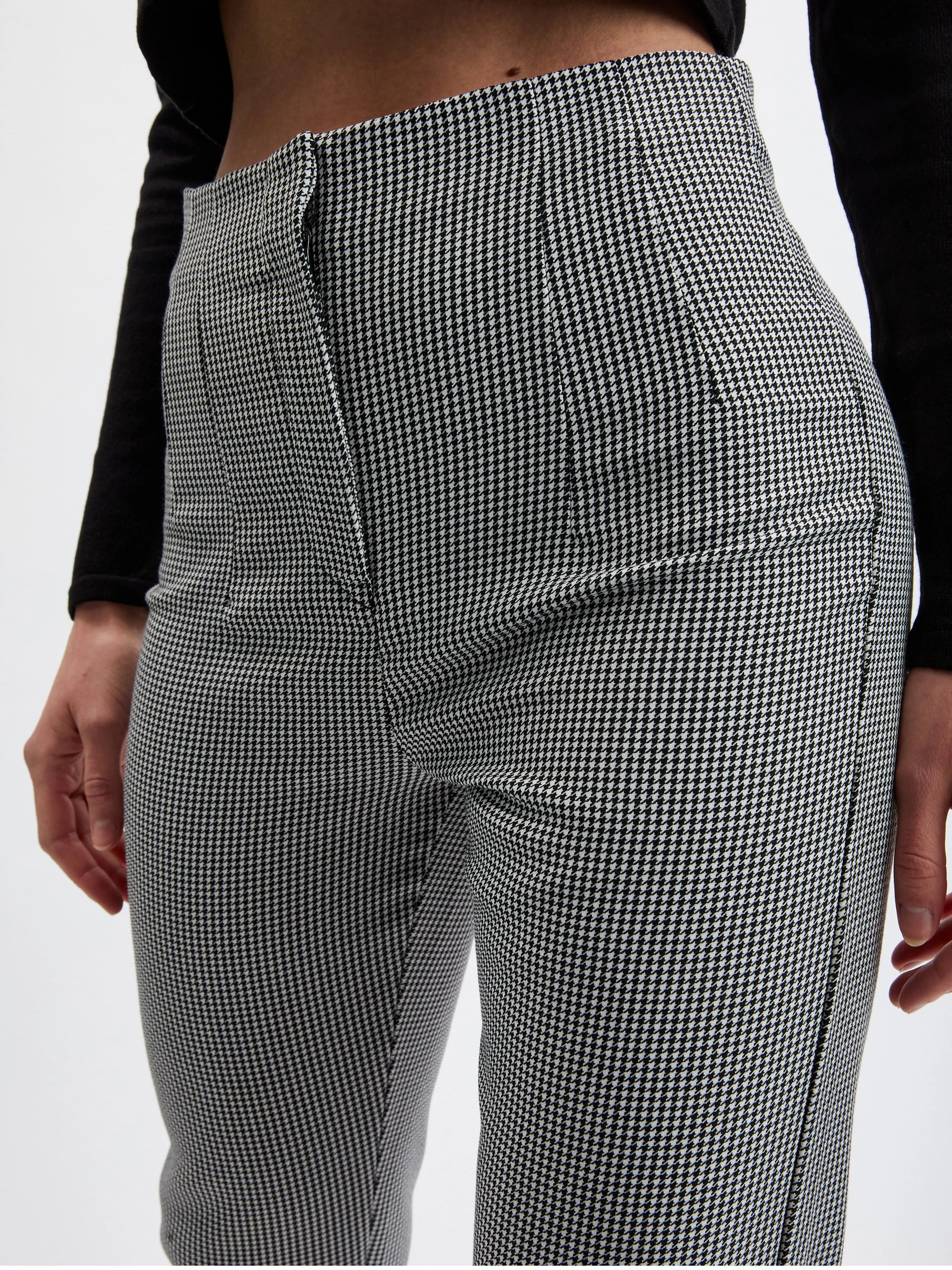 Schwarze gemusterte Damenhose ORSAY