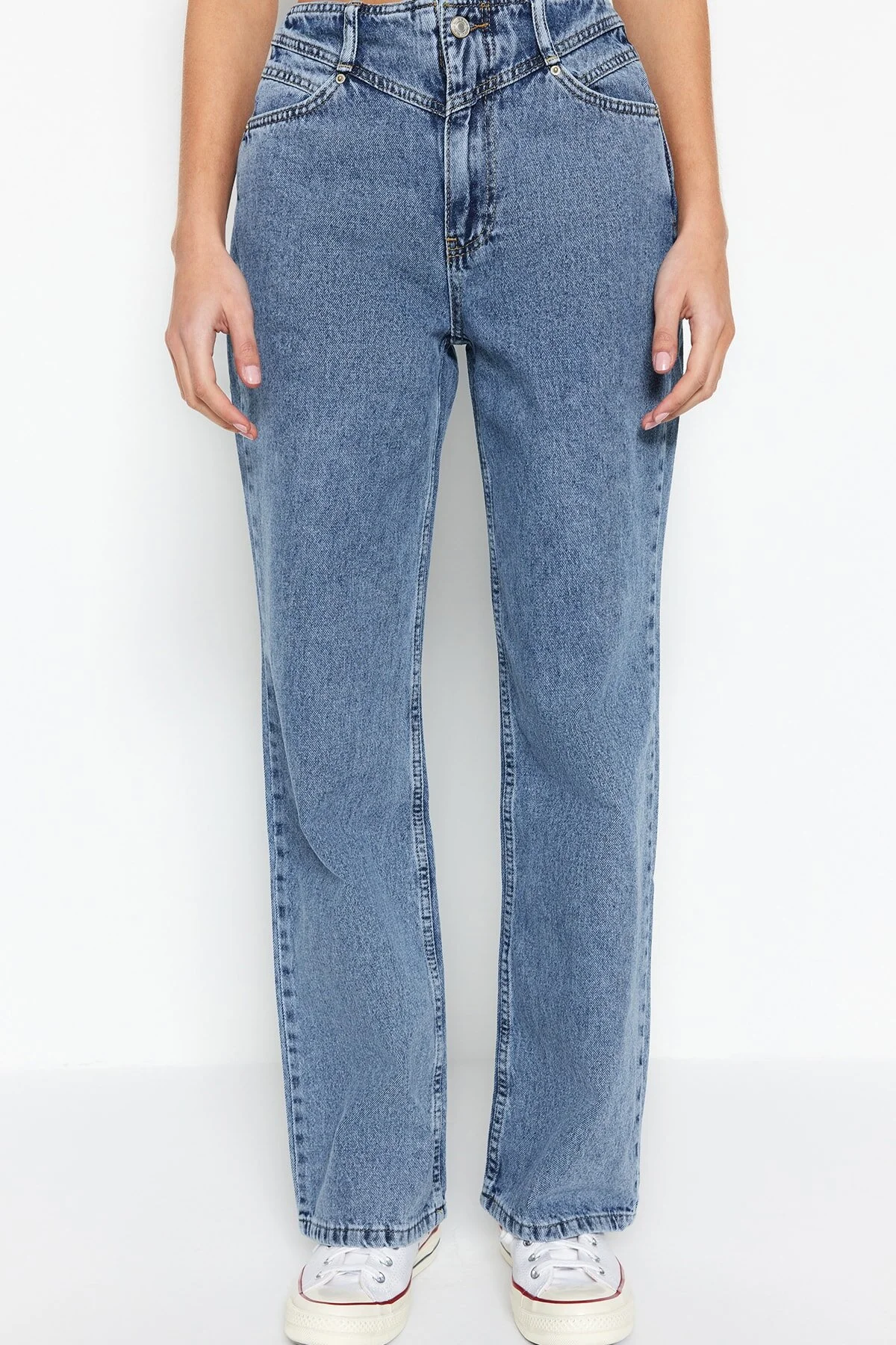 Trendyol Collection  Dunkelblaue Jeans mit hoher Taille und weitem Bein und Detail TWOSS21JE0385