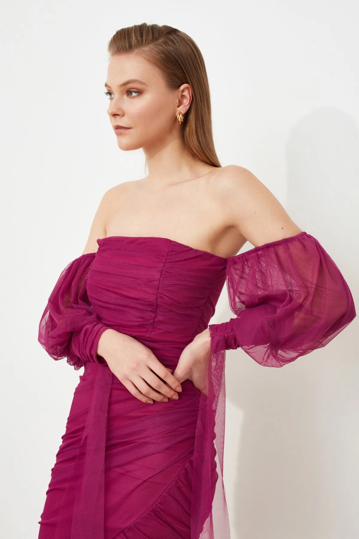 Trendyol Collection  Elegantes Abendkleid mit fuchsiafarbenen Ärmeldetails TPRSS21EL2487