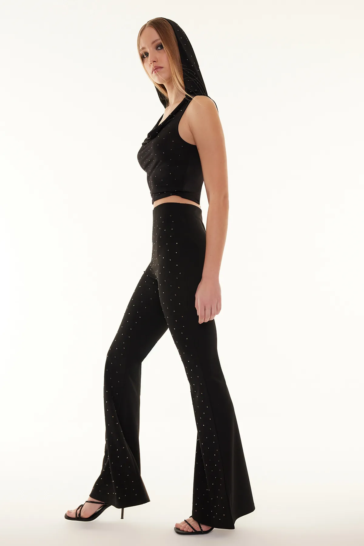 Trendyol Collection  Schwarze gestrickte, glänzende, juwelenbesetzte Hose TPRSS24PL00008