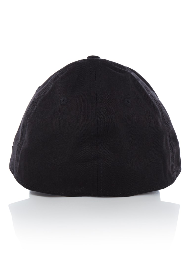 New Era -lippis, jossa New York Yankeesin kirjonta
