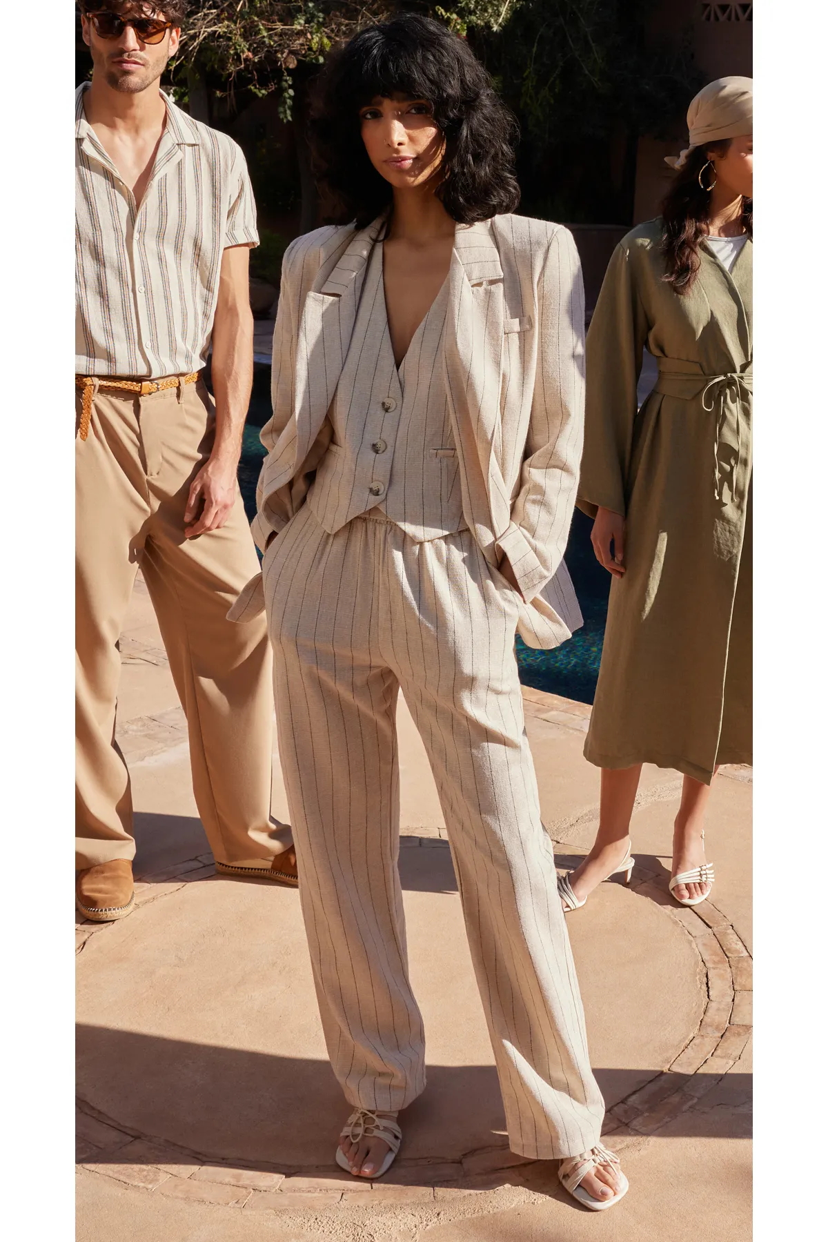 Trendyol Collection  Beige gestreifte zweireihige Blazerjacke aus gewebtem Baumwollleinen mit Verschluss TWOSS24BC00016