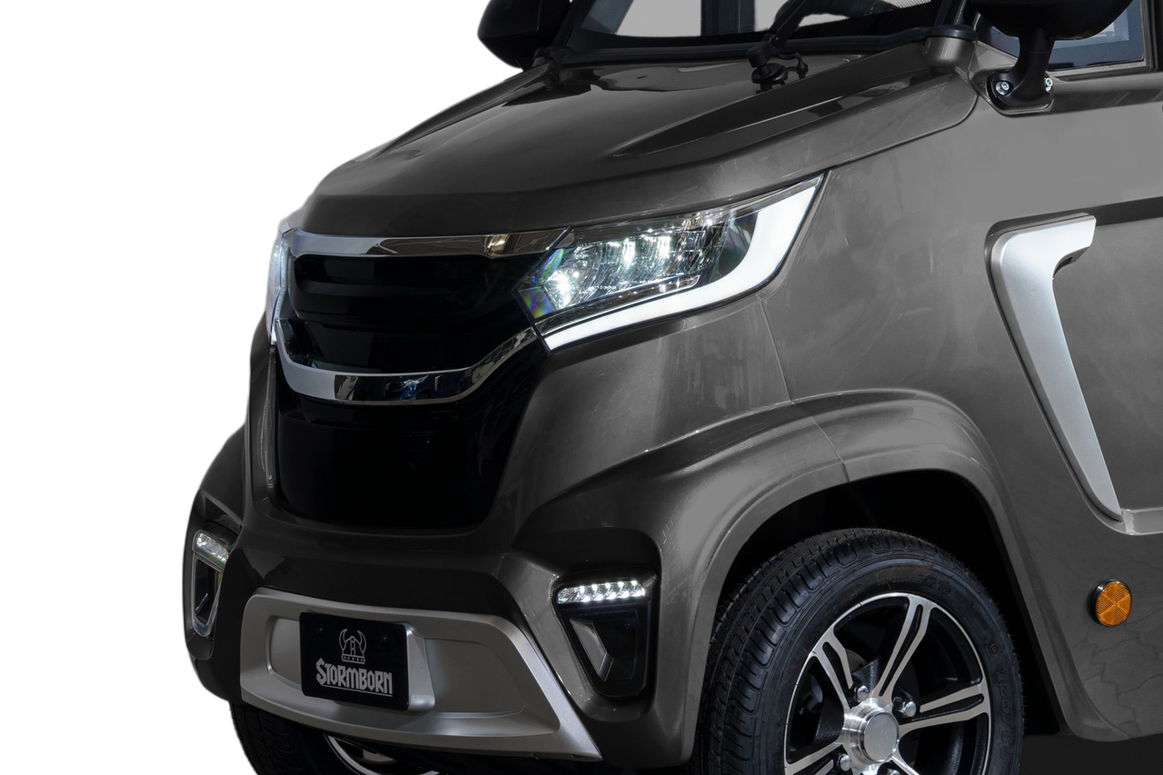 Stormborn X8 GT – 3 kW, Li-Ion-Akku , 45 km/h silber - Elektrokabinenroller