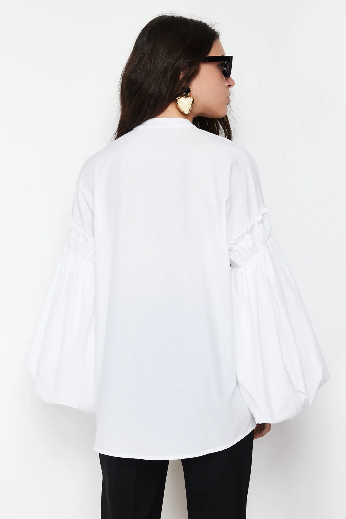 Trendyol Modest  Weißes gewebtes Baumwollhemd mit Ballonärmeln TCTSS24TG00048