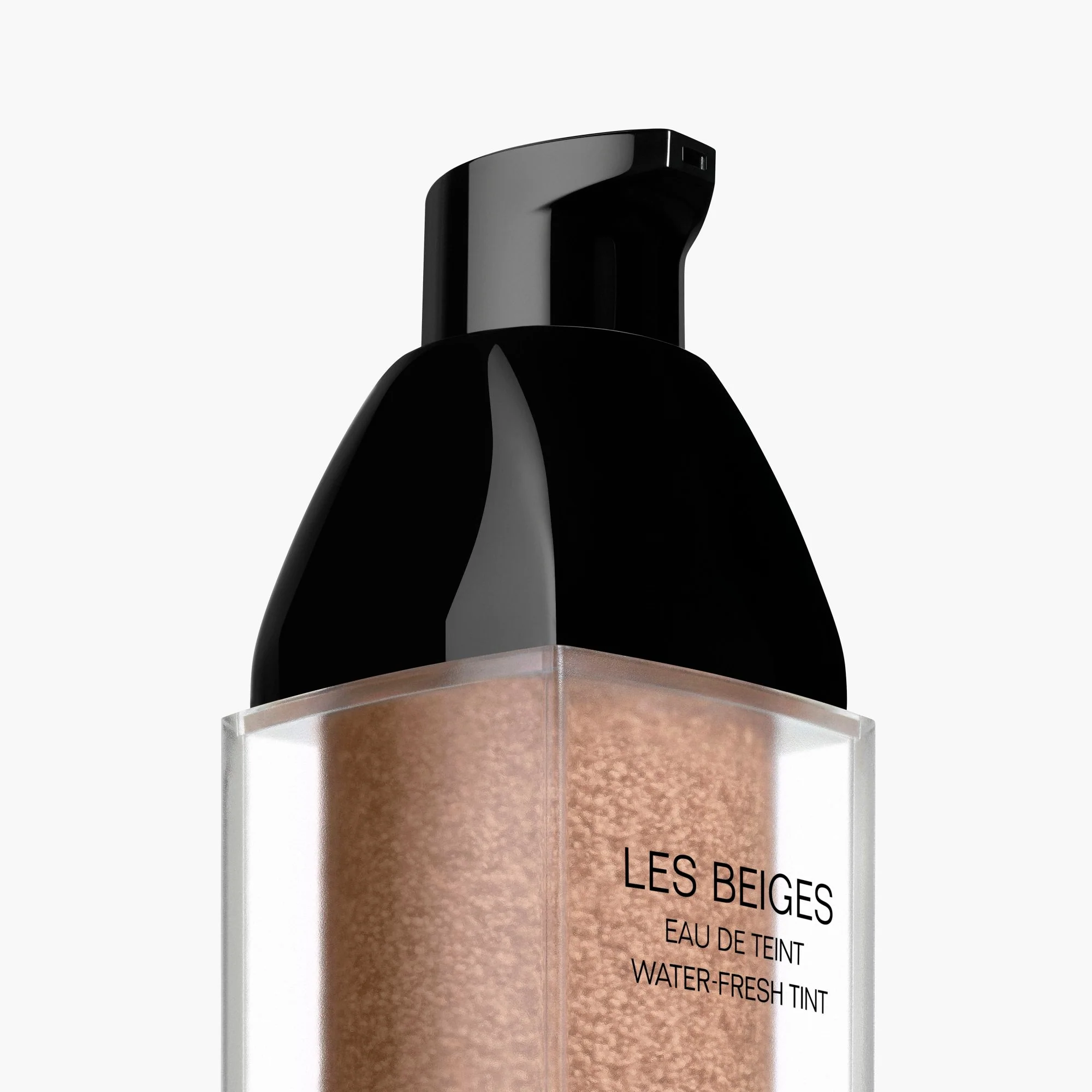 LES BEIGES EAU DE TEINT - OJOS FRESCOS CON MICROESFERAS DE PIGMENTO. EFECTO PIEL DESNUDA. RESULTADO RADIANTE Y NATURAL.