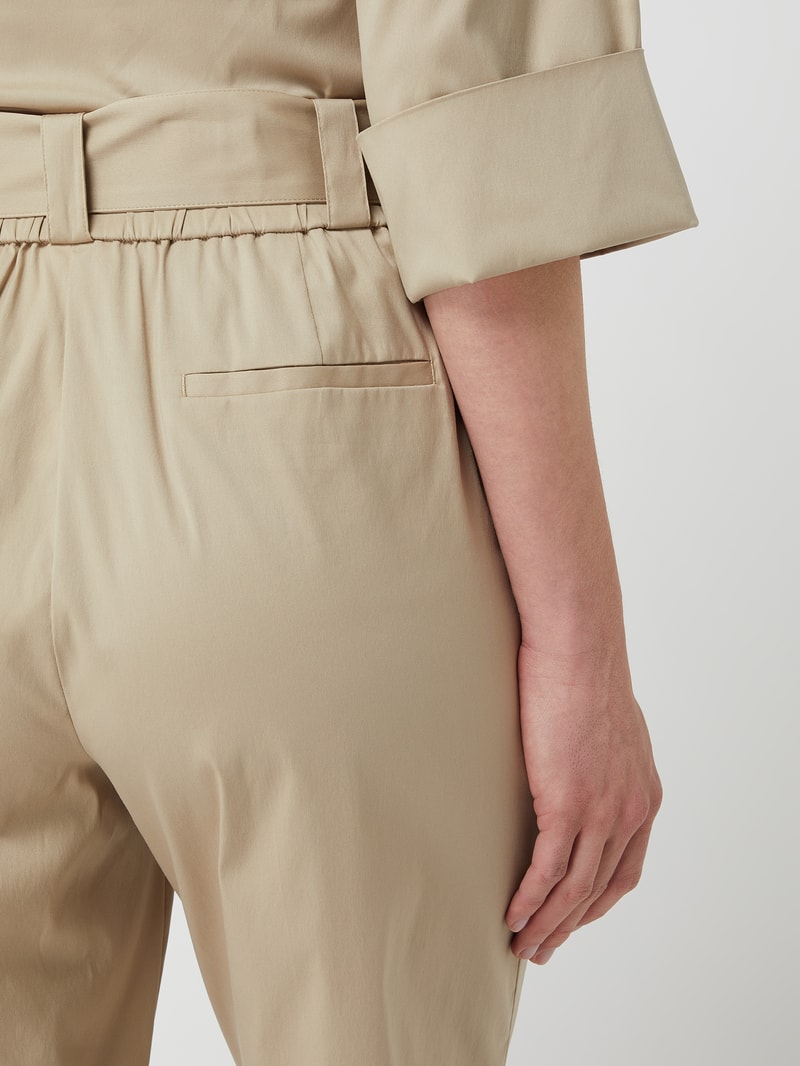 Bermudas mit Taillengürtel in taupe