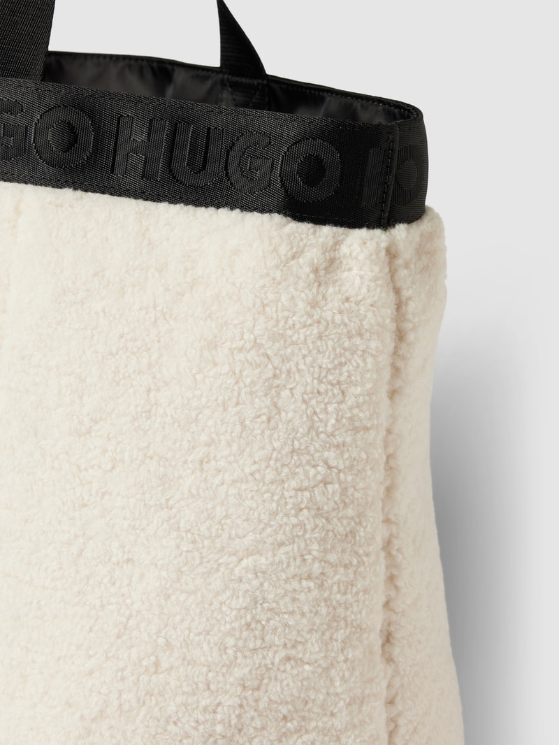 Shopper mit Label-Detail Modell 'Becky' in ecru