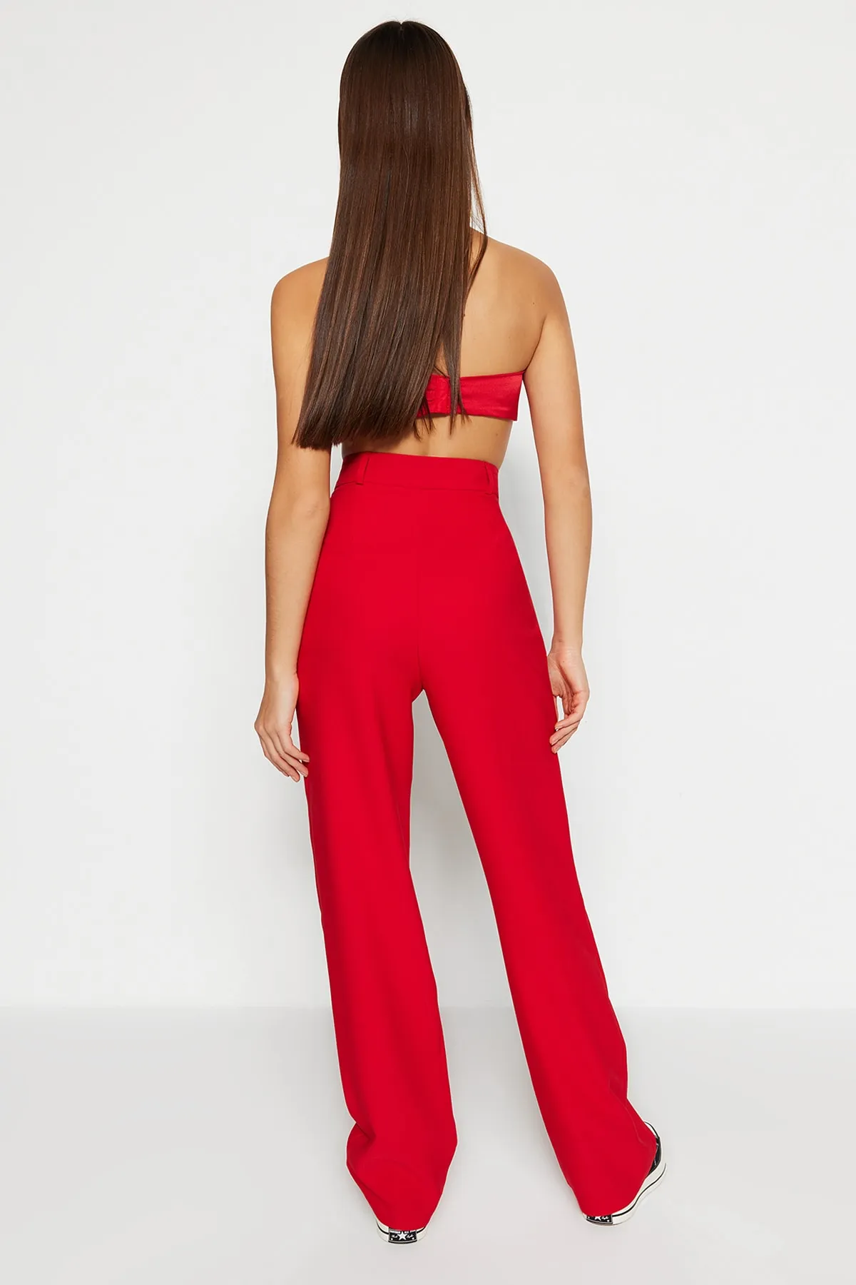 Trendyol Collection  Rote, gerade geschnittene, plissierte Webhose mit weitem Bein TWOSS21PL0155