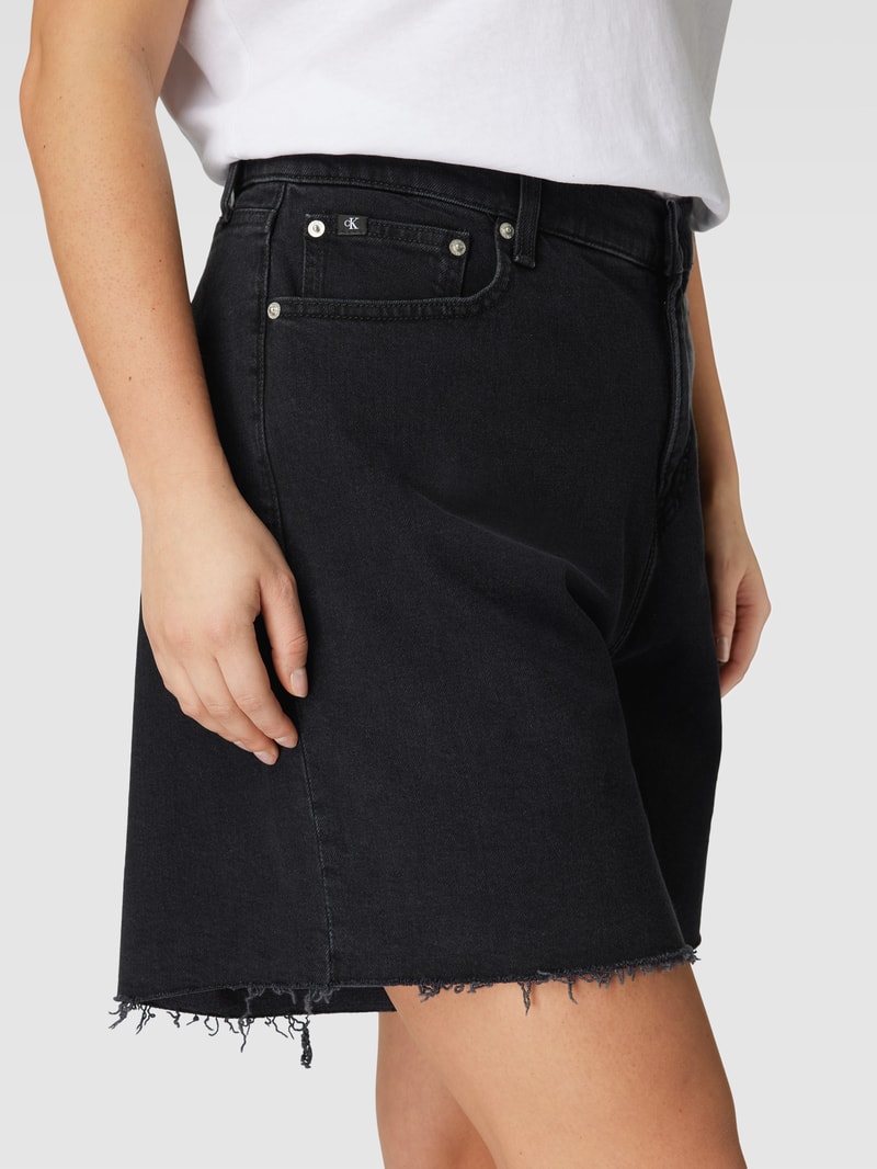 PLUS SIZE Jeansshorts mit Label-Patch in schwarz
