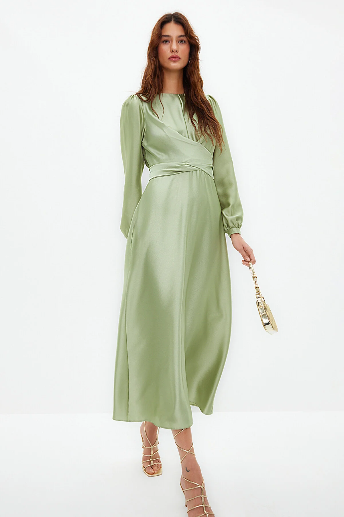 Trendyol Modest  Hellgrünes Abendkleid mit Kreuzschnürung und detailliertem Satin-Look TCTAW22EB0105