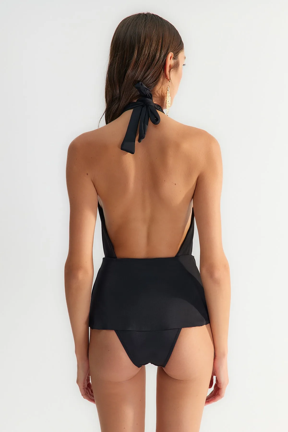 Trendyol Collection  X Zeynep Tosun Schwarzer Badeanzug mit Sonnen-Accessoire-Details TCLSS23MA00001